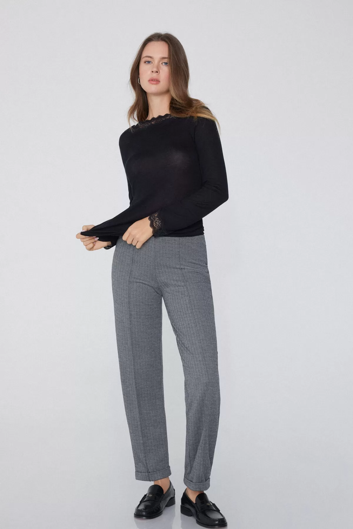 Maglione invernale Tezenis con scollo barchetta e pizzo - Lana Merino ultra morbida per donna

Alternative con varianti lessicali:
Maglioncino lungo Donna Tezenis - Lana pregiata e dettagli a traforo sul collo

Versione più colloquiale:
Maglione invernale comodo Tezenis con bordi in pizzo - Scollo alla barchetta in lana merino extrafine

Formato alternativo:
Tezenis Maglia alta qualità: modello barchetta con rifiniture a pizzo - Lana merino termoregolante per donna

Variante stagionale:
Coprispalle autunno-inverno Tezenis - Maglia lunga con inserti di pizzo e lana merino avvolgente