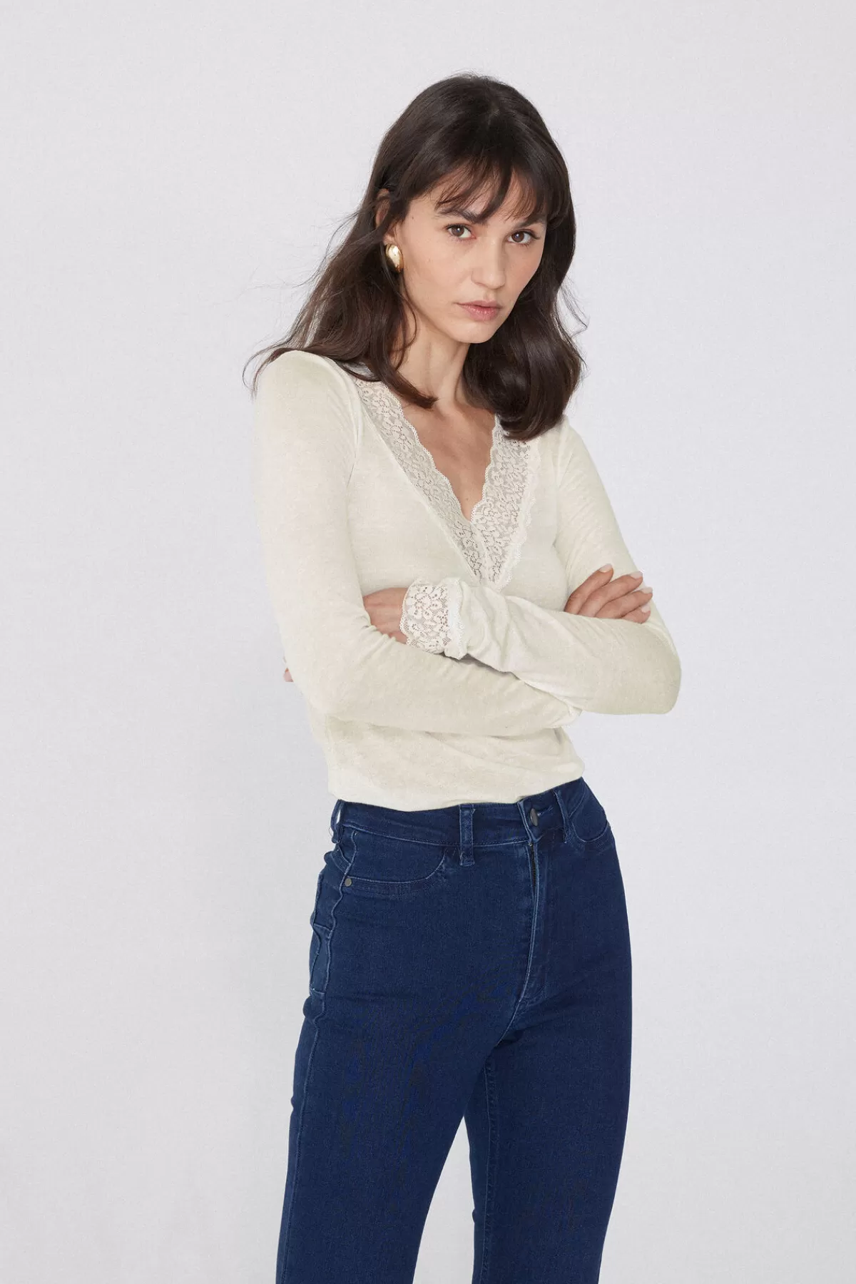 Maglia Donna Tezenis in Lana Merino con Scollo a V e Maniche Lunghe, Rifiniture a Pizzo per un Tocco Femminile