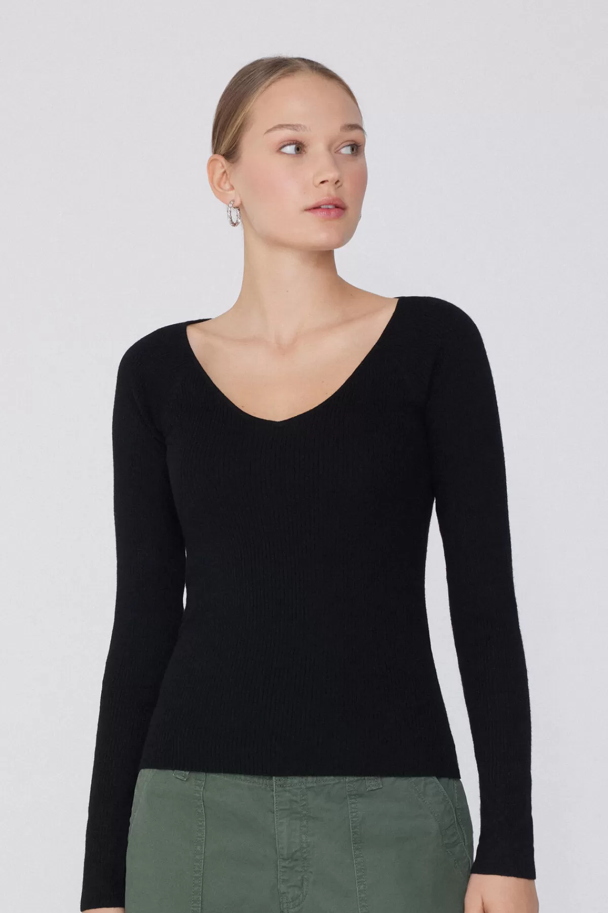 Maglione Invernale Donna a Maniche Lunghe con Scollo a V e Motivo Costine, Realizzato in Lana Morbida - Tezenis Collection