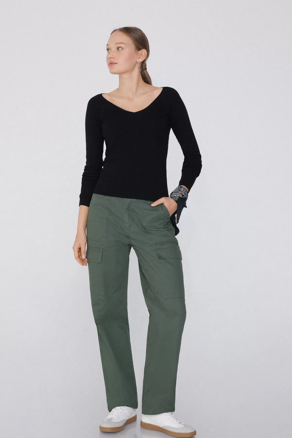 Maglione Invernale Donna a Maniche Lunghe con Scollo a V e Motivo Costine, Realizzato in Lana Morbida - Tezenis Collection