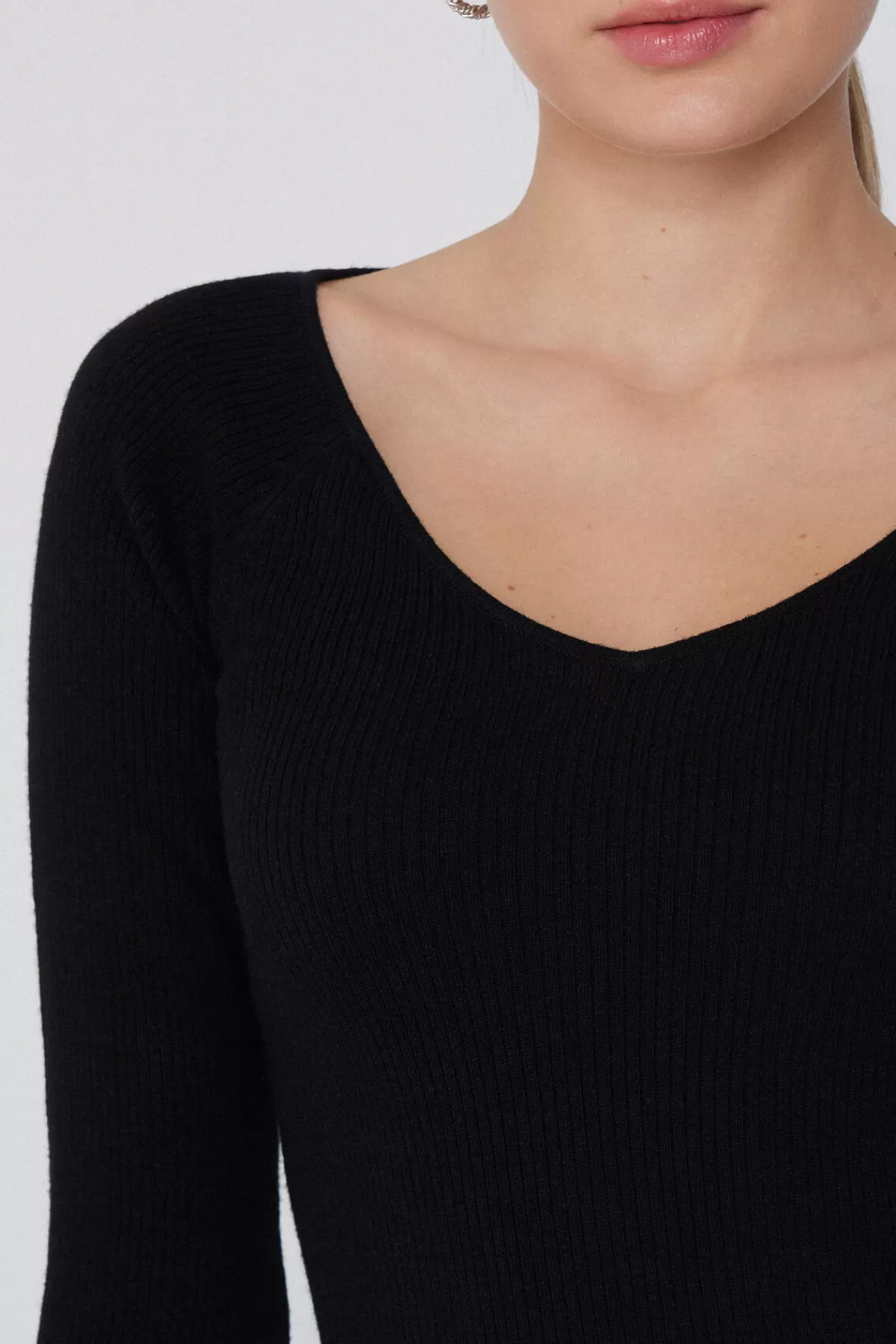 Maglione Invernale Donna a Maniche Lunghe con Scollo a V e Motivo Costine, Realizzato in Lana Morbida - Tezenis Collection
