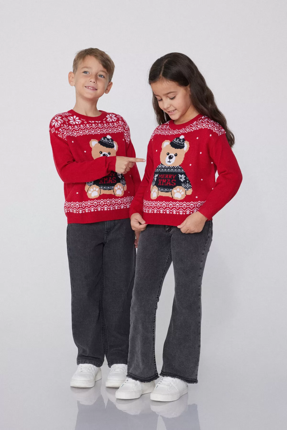 Maglioncino Morbido Unisex per Bambini e Adulti - Ideale per le Feste Natalizie | Tezenis