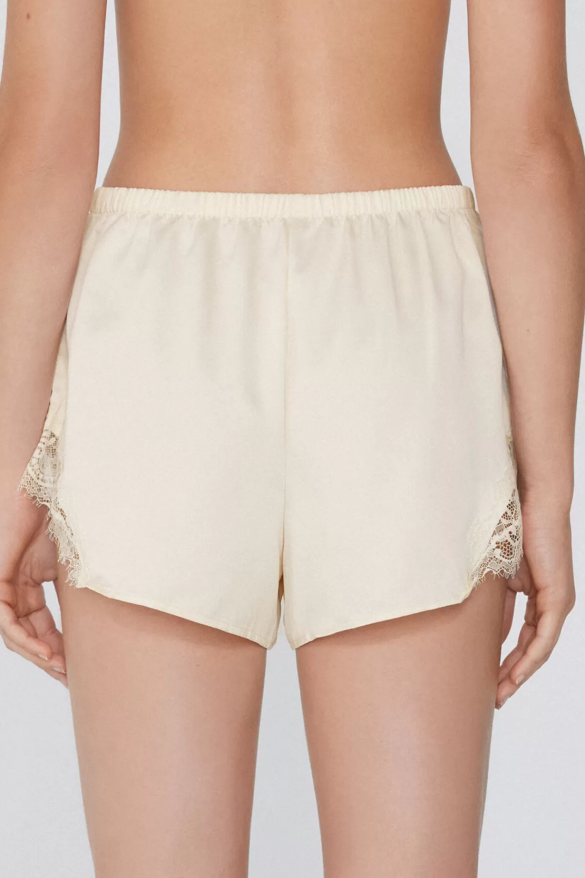 Tezenis Collection Short Femminili con Pizzi e Tessuto Satinato - Modellante e Confortevole per l'Estate 2024