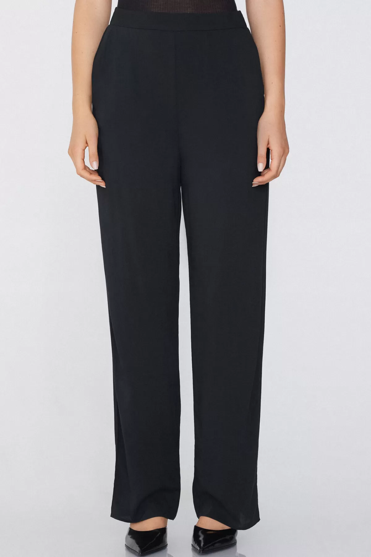 Comodi Pantaloni Eleganti a Gamba Dritta in Viscosa Elasticizzata - Morbida Tuta da Donna per Primavera-Estate 2024 | Tezenis Collection