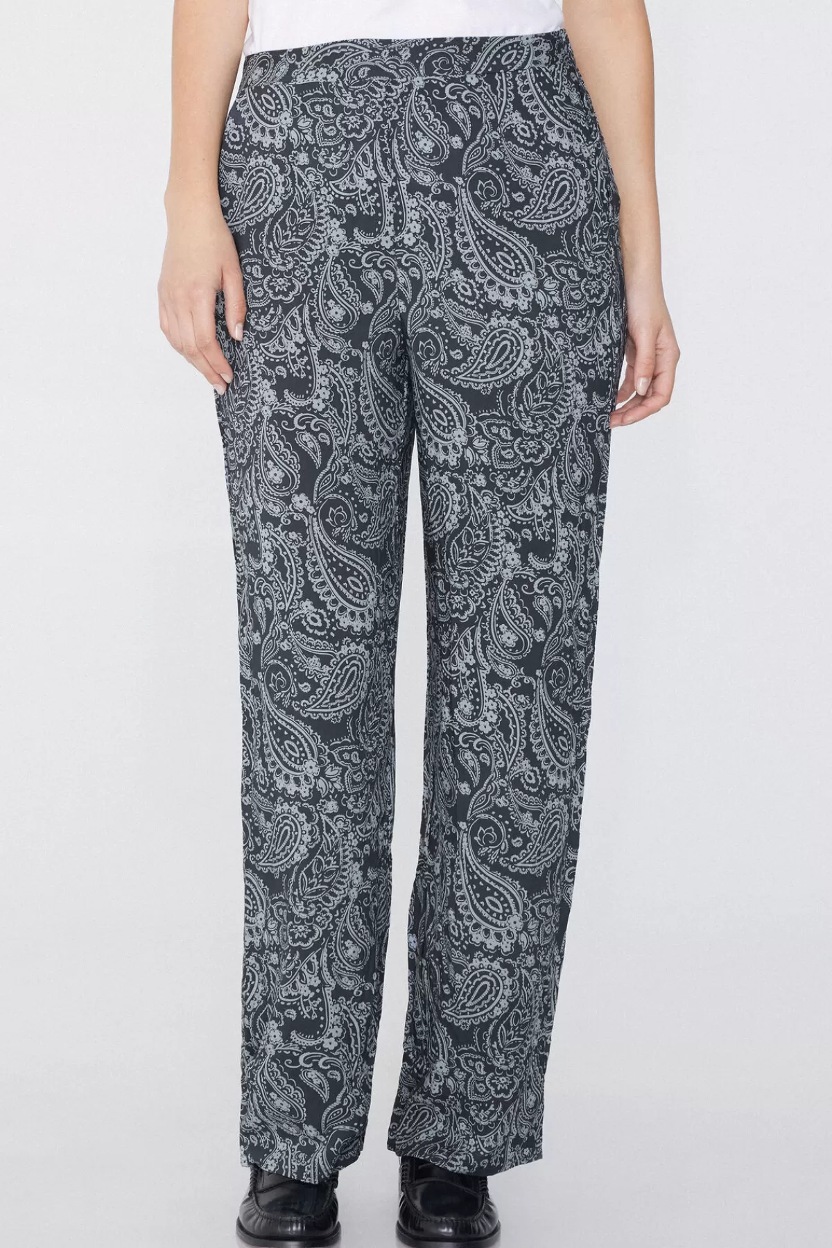 Pantaloni lunghi donna in viscosa elasticizzata - Fit comodo e linea dritta per un look elegante (Tezenis Collection)

（：，，，，，，SEO）
