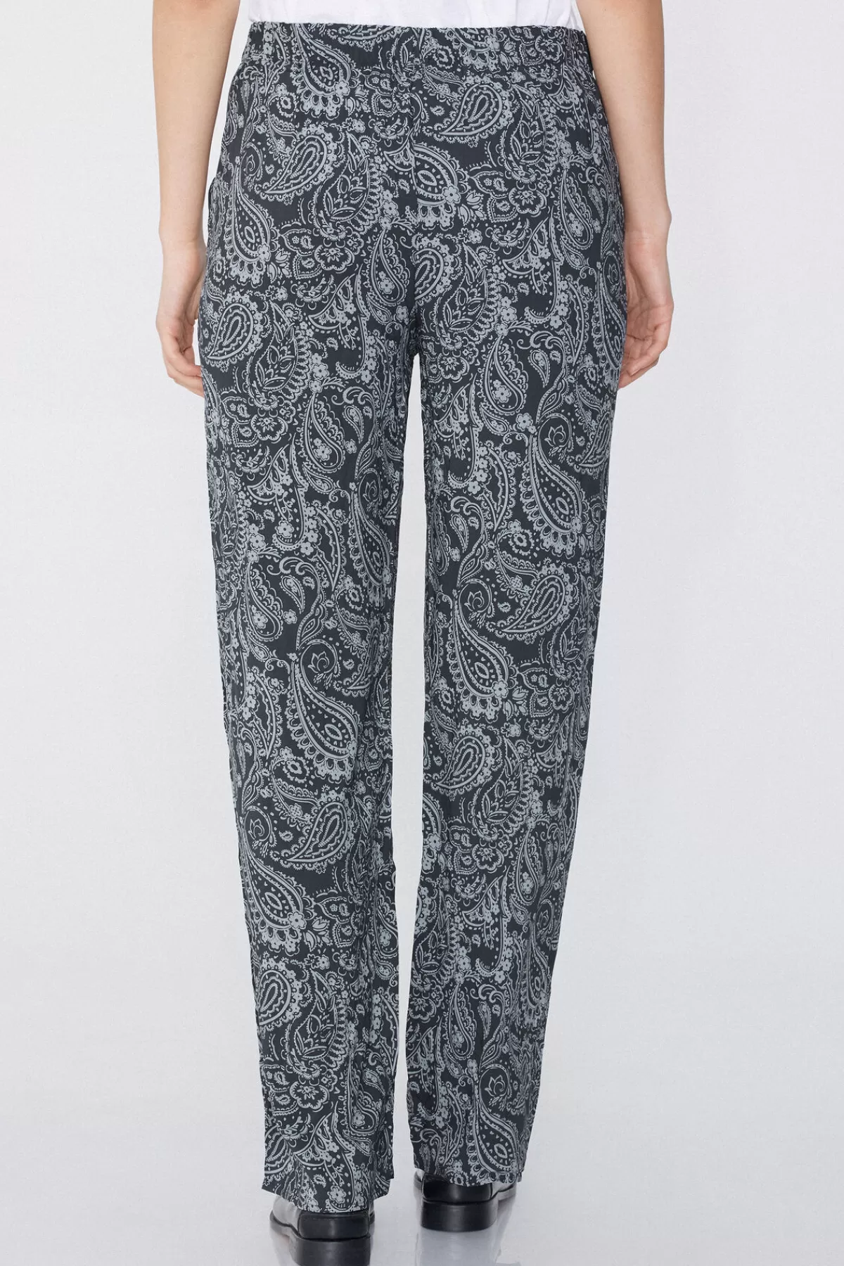 Pantaloni lunghi donna in viscosa elasticizzata - Fit comodo e linea dritta per un look elegante (Tezenis Collection)

（：，，，，，，SEO）