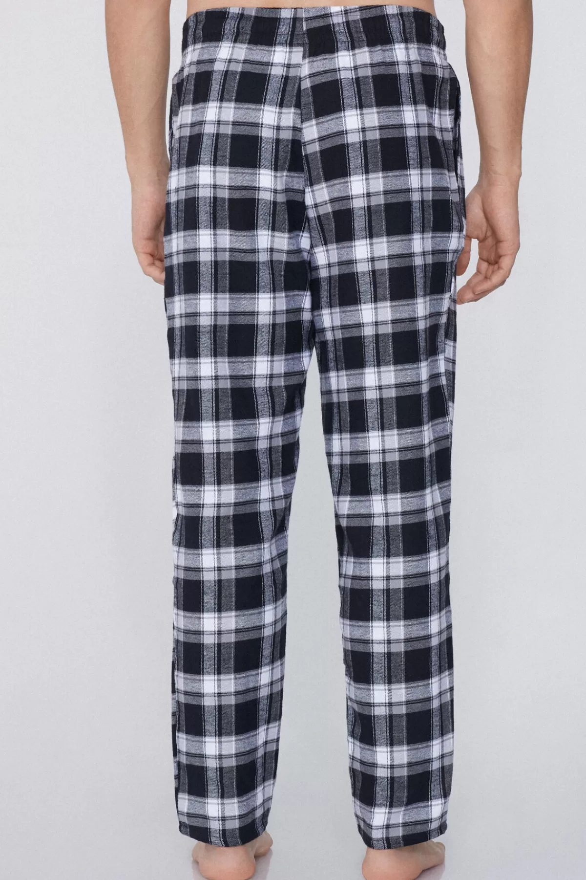 Pantaloni Eleganti in Flanella Morbida per Uomo - Collezione Autunno/Inverno di Tezenis 

Confortevole Completo Uomo con Taglio Classico - Flanella di Qualità Tezenis 

Pantaloni Lunghi da Uomo in Tessuto Flanella - Ideale per Stagioni Fredde - Tezenis Originale