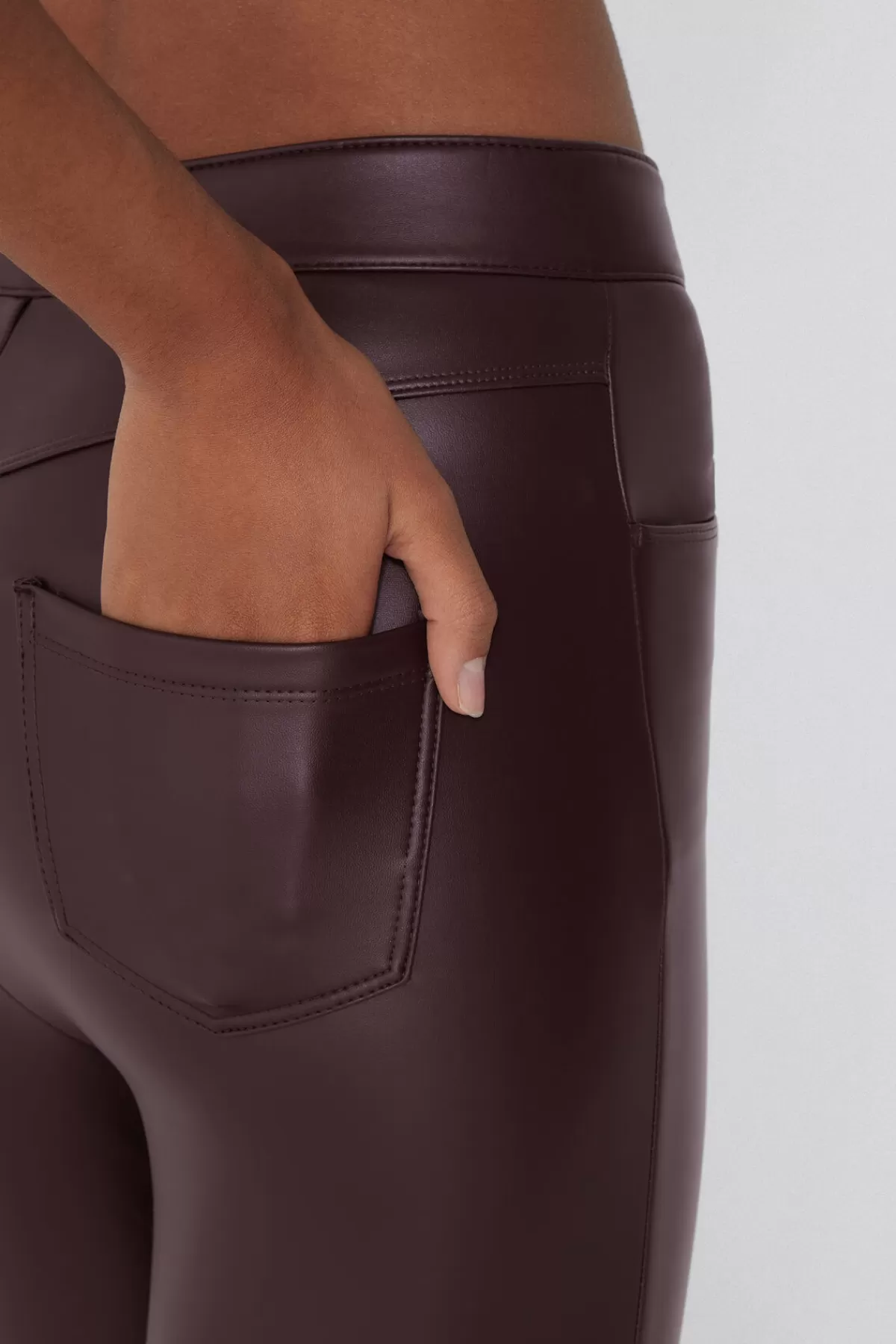 Pantaloni Termici Donna con Tasche in Pelle Sintetica - Tezenis Collection Invernale, Design Elegante e Conforto Totale