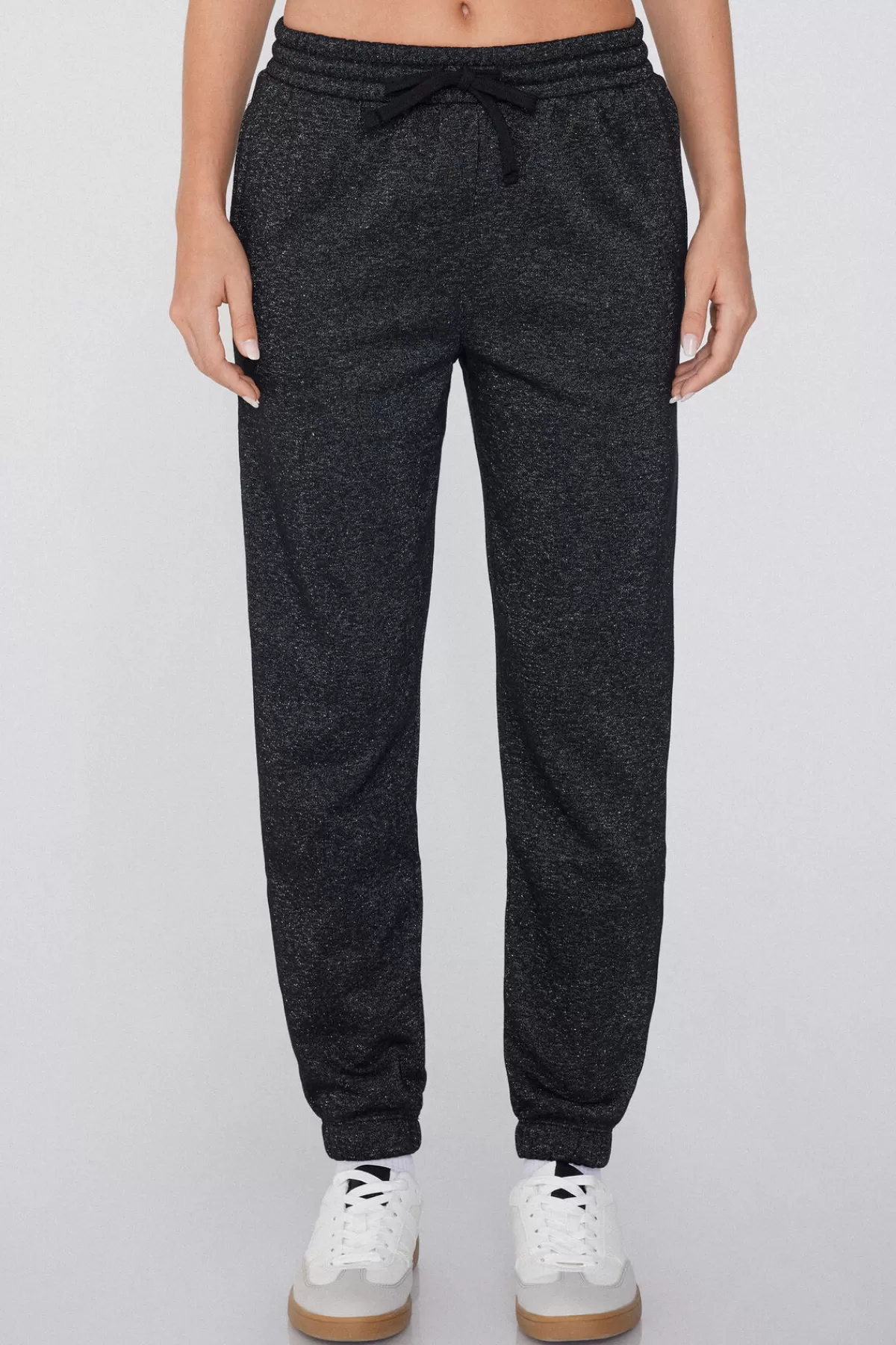 Pantaloni Lunghi Donna Tezenis con Felpa Oversize Laminata - Abbigliamento Invernale Morbido e Stilizzato

(Note: This version restructures keywords naturally, adds descriptive terms like 