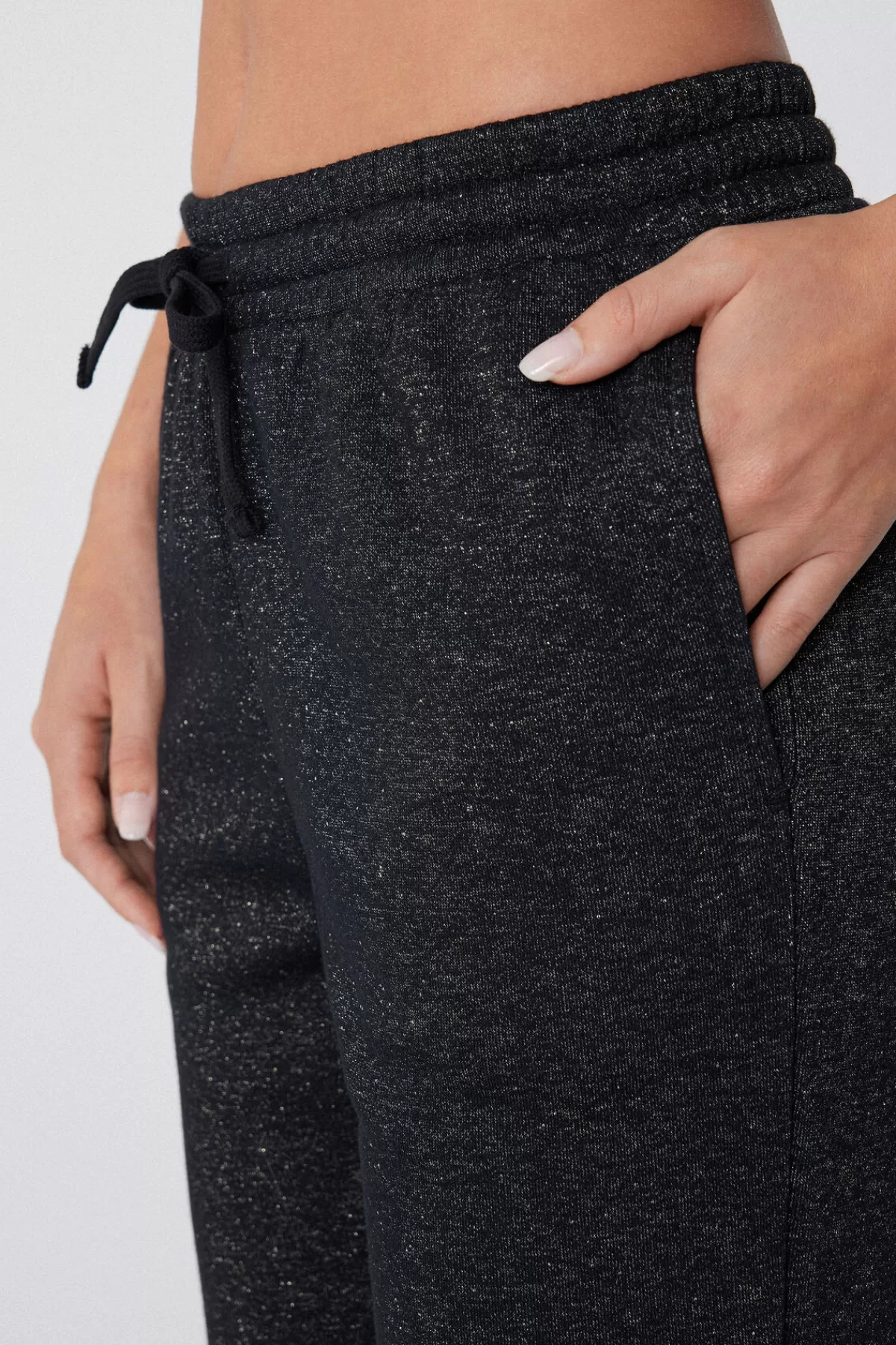 Pantaloni Lunghi Donna Tezenis con Felpa Oversize Laminata - Abbigliamento Invernale Morbido e Stilizzato

(Note: This version restructures keywords naturally, adds descriptive terms like 