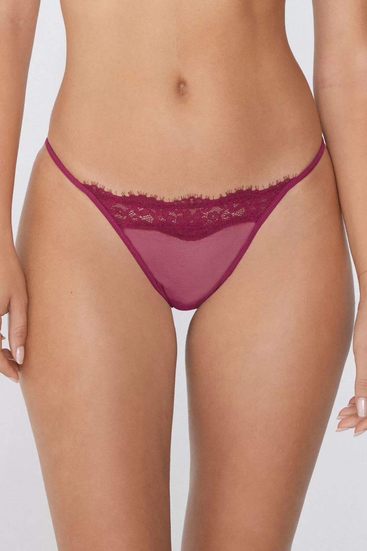 Tezenis Intimo Donna: Perizoma Tanga con Design a Fianchetto in Tulle Delicato - Eleganza e Conforto