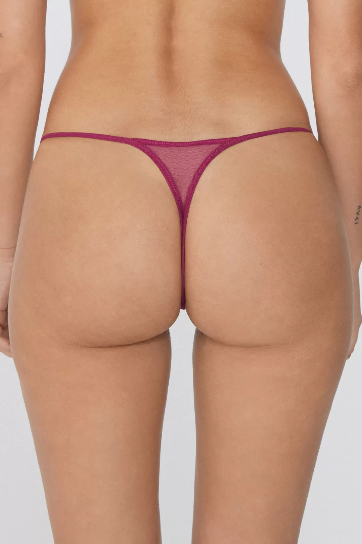 Tezenis Intimo Donna: Perizoma Tanga con Design a Fianchetto in Tulle Delicato - Eleganza e Conforto