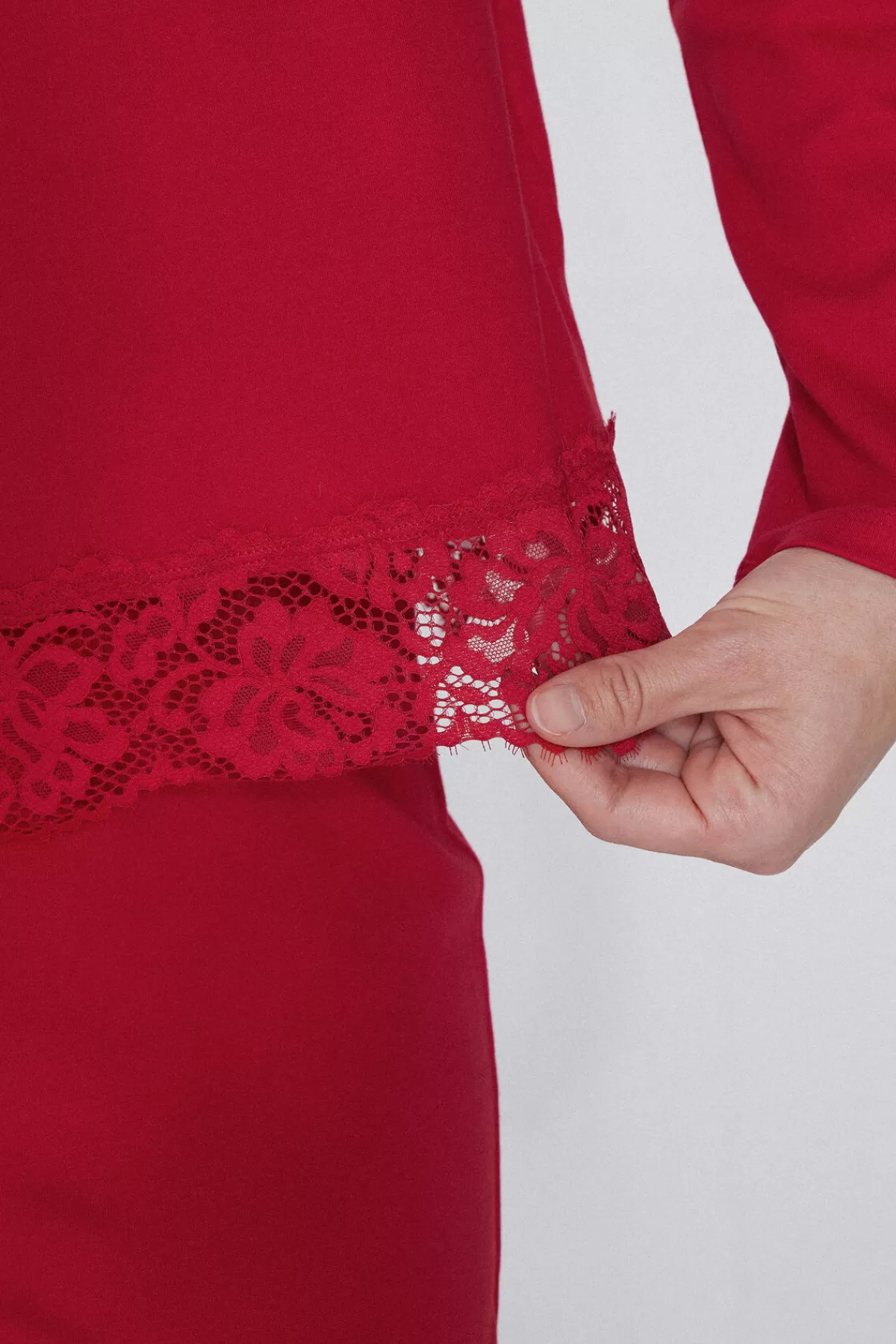 Pigiama Elegante Tezenis per Donna in Morbido Cotone Spesso con Ricami in Pizzo - Completo Notte a Due Pezzi Stile Casual per un Sonno Confortevole