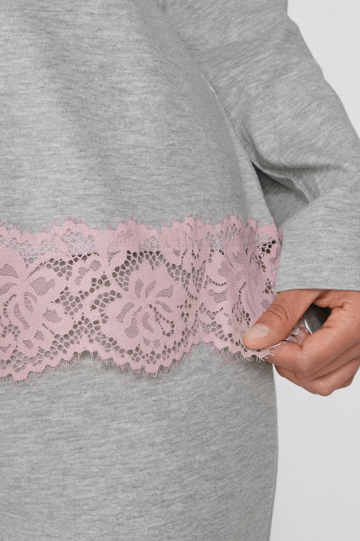 Pigiama Lungo Donna con Ricami Eleganti in Cotone Spesso - Tezenis