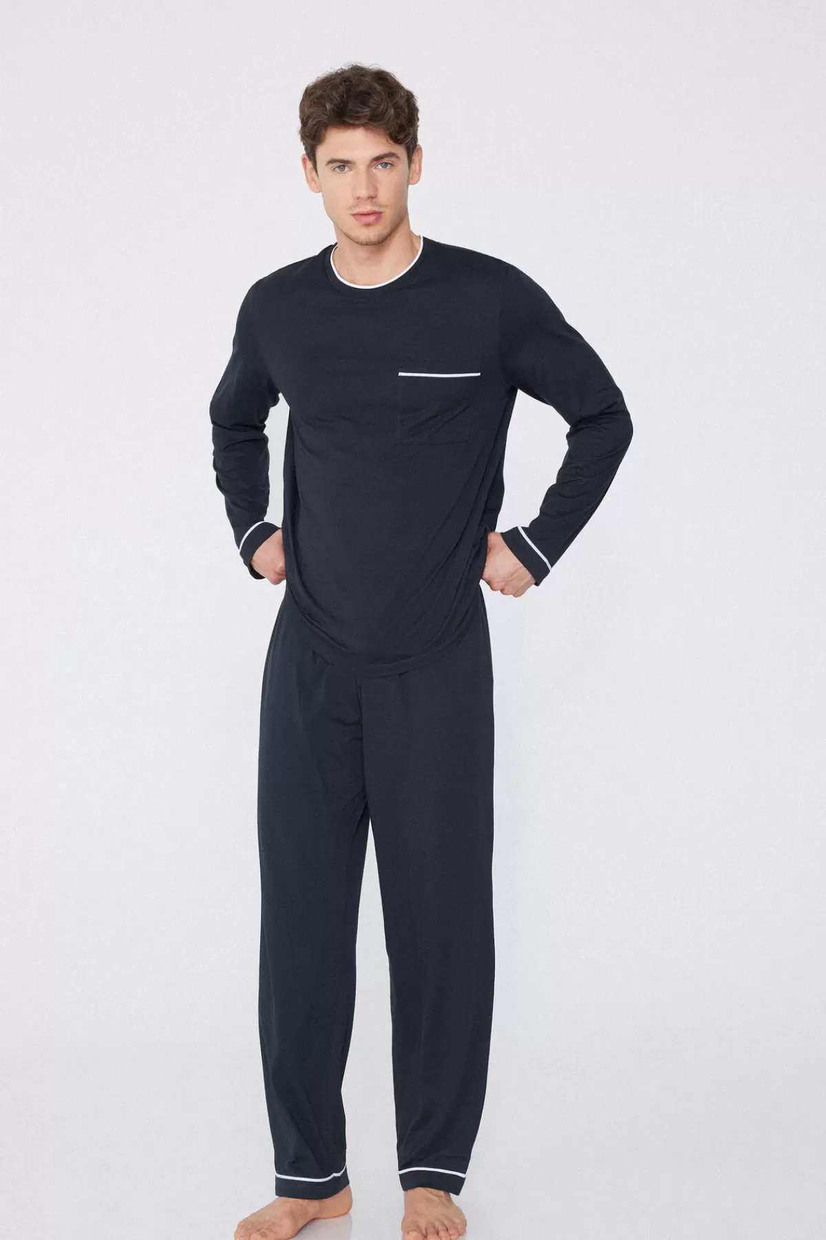 Pigiama Invernale Uomo con Maniche Lunghe - Cotone Morbido e Design Elegante | Collezione Tezenis