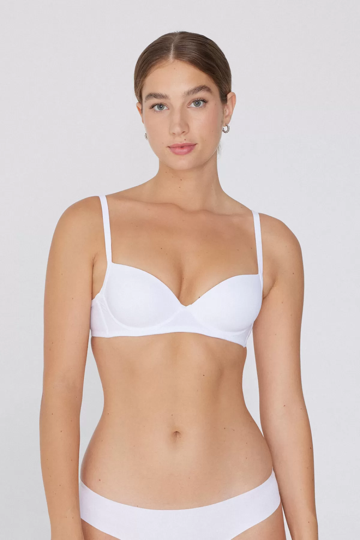 Reggiseno Balcony Tezenis Donna - Lingerie Morbida in Microfibra Rigenerata, Confortevole e Sostenibile per Vienna 

(Note: This version maintains key elements while naturalizing syntax, adding emotive descriptors (