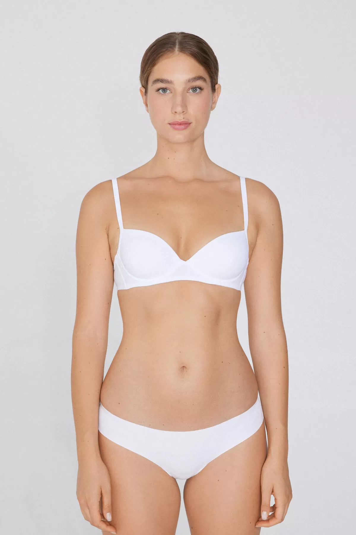 Reggiseno Balcony Tezenis Donna - Lingerie Morbida in Microfibra Rigenerata, Confortevole e Sostenibile per Vienna 

(Note: This version maintains key elements while naturalizing syntax, adding emotive descriptors (