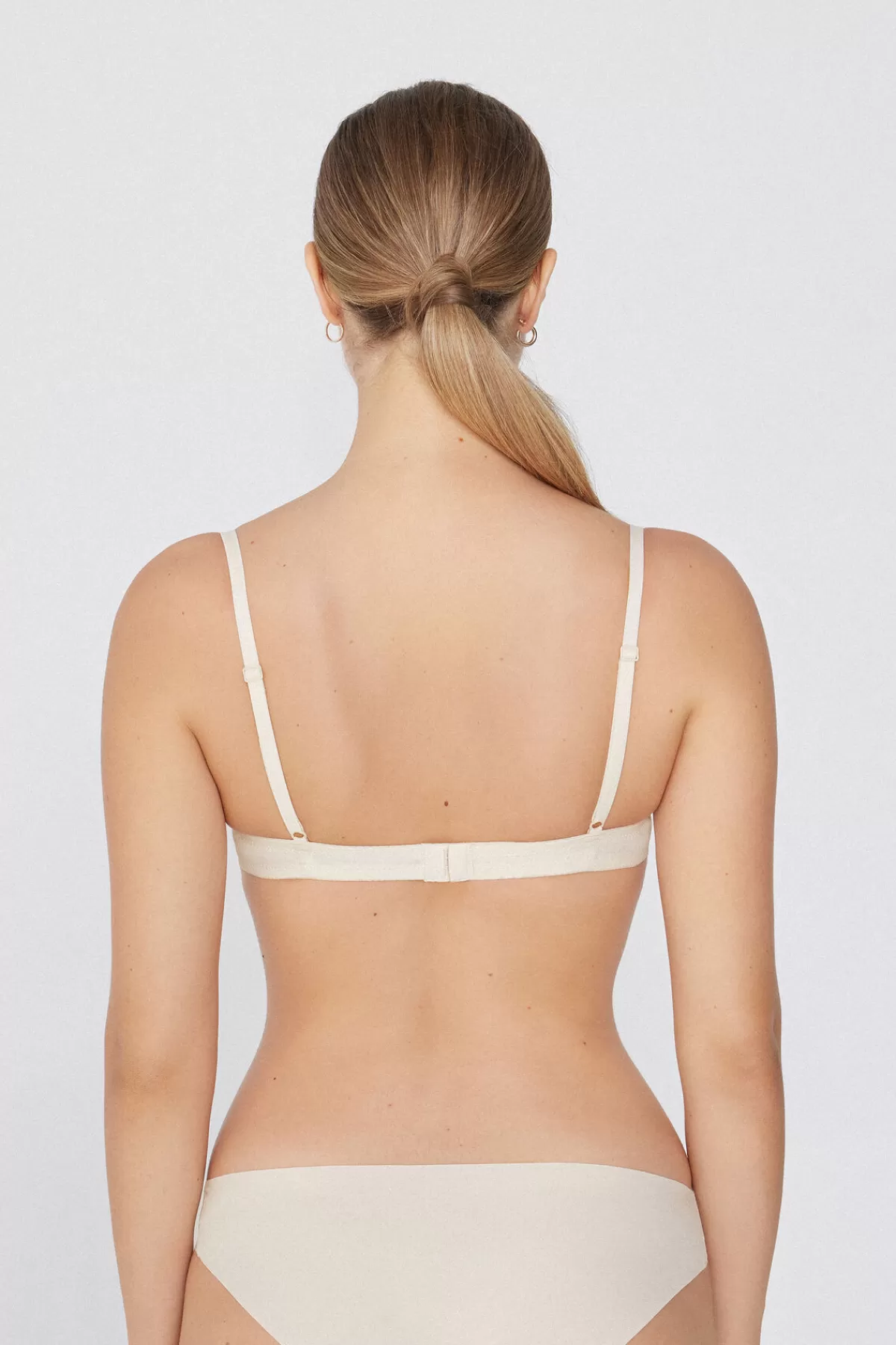 Intimo Tezenis Push-Up Donna: Design Avvolgente con Effetto Super Volumizzante in Microfibra Rigenerata - Collezione Los Angeles