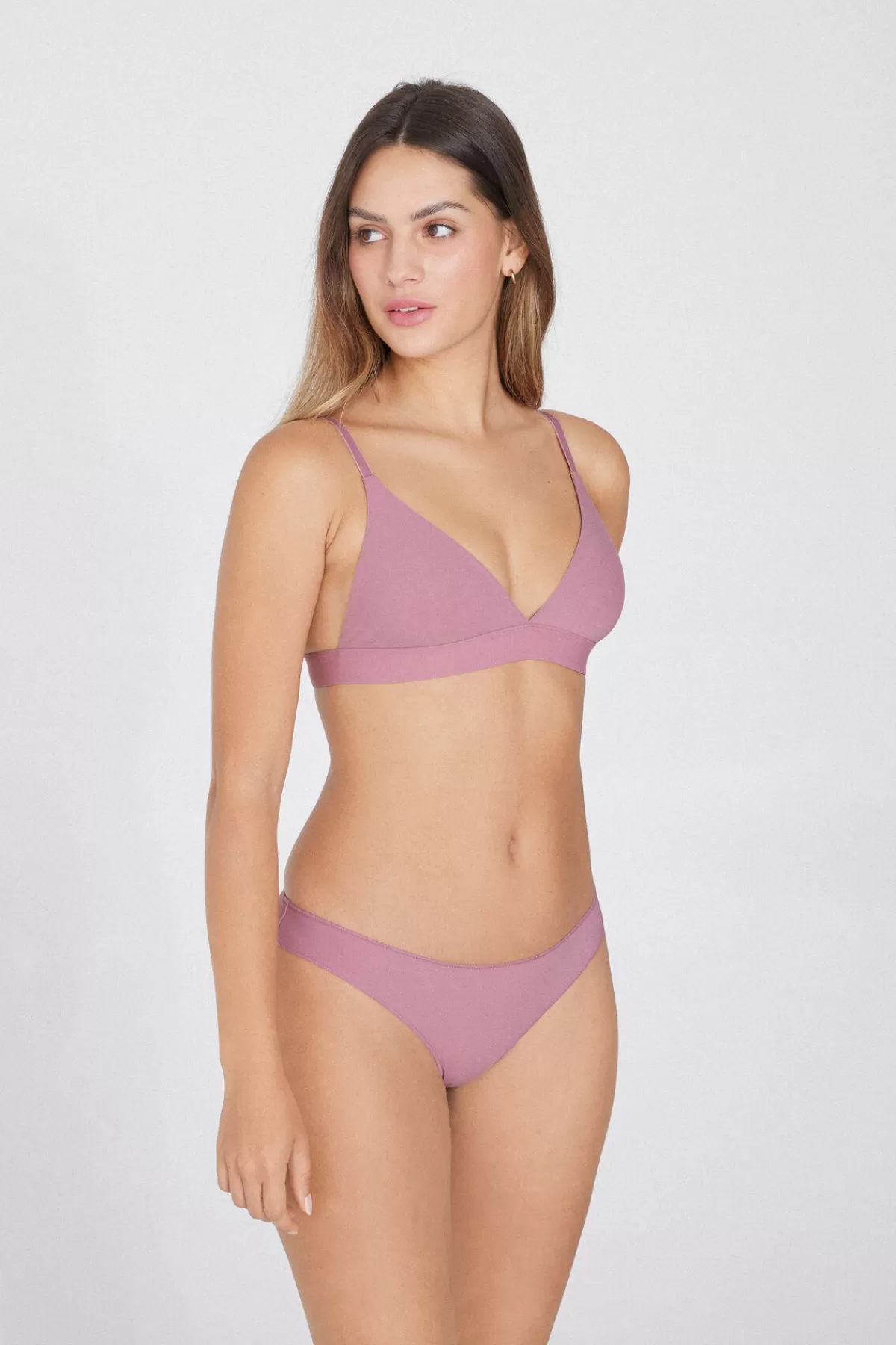 Intimo Femminile Tezenis - Reggiseno EcoTriangolo in Tessuto Rigenerato Stile Lisbona 

Design Morbido con Microfibra Sostenibile, Taglio a Triangolo per Comfort Naturale