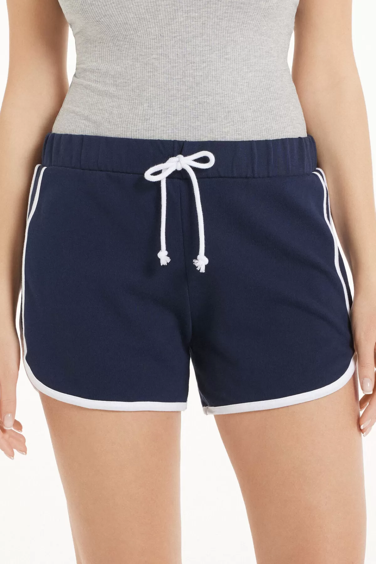 Tezenis Short in Morbida Felpa Donna con Bordo Contrastante - Comodi e Stilosi 

Tezenis Pantaloncini Donna in Felpa Confortevole con Finitura Piping - Ideali per Look Casual 

Shorts Donna Tezenis Felpa Elasticizzata con Rifiniture a Contrasto - Perfetti per il Tempo Libero 

Pantaloncini in Felpa Tezenis Donna con Bordi Decorativi - Massimo Comfort con Stile