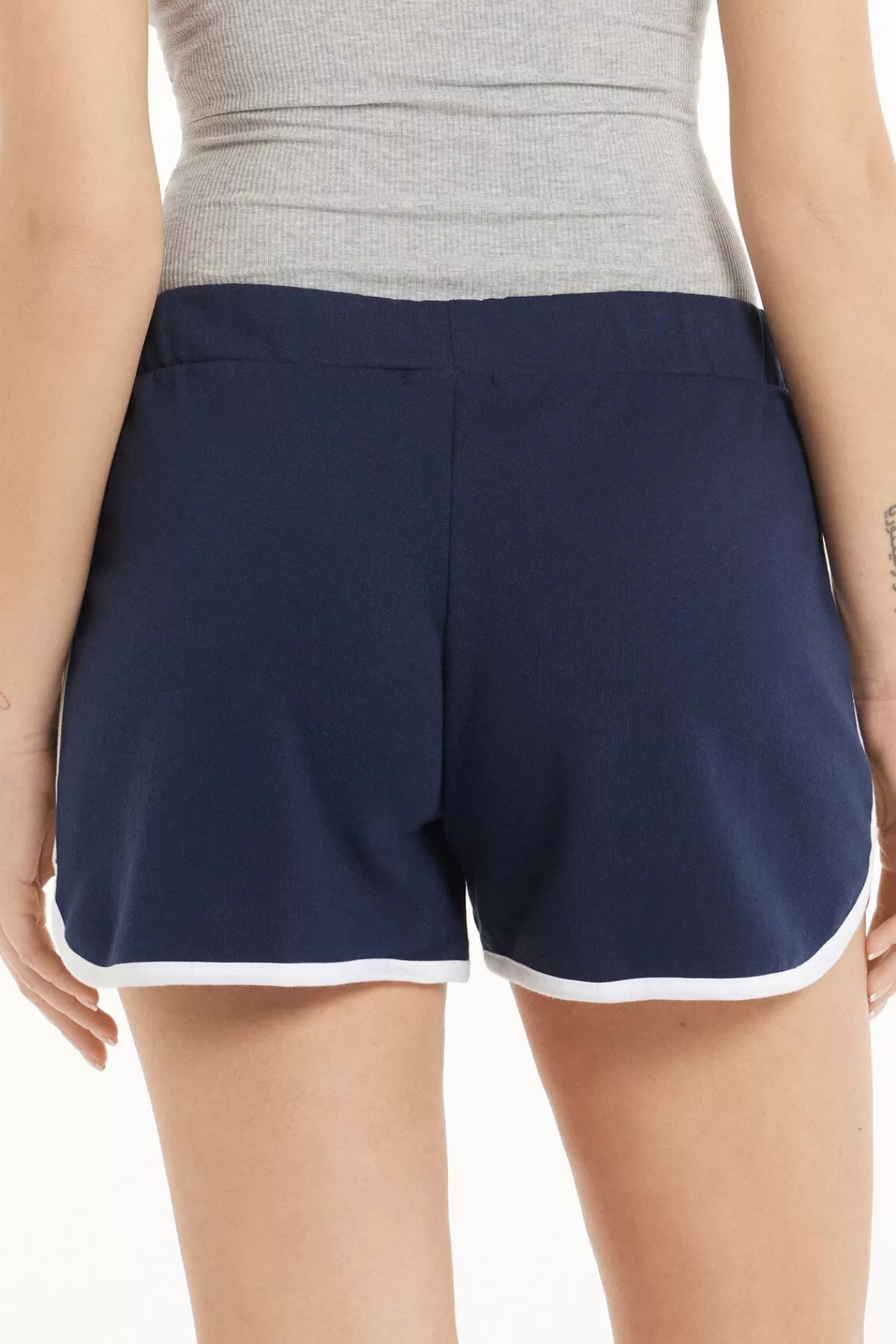 Tezenis Short in Morbida Felpa Donna con Bordo Contrastante - Comodi e Stilosi 

Tezenis Pantaloncini Donna in Felpa Confortevole con Finitura Piping - Ideali per Look Casual 

Shorts Donna Tezenis Felpa Elasticizzata con Rifiniture a Contrasto - Perfetti per il Tempo Libero 

Pantaloncini in Felpa Tezenis Donna con Bordi Decorativi - Massimo Comfort con Stile