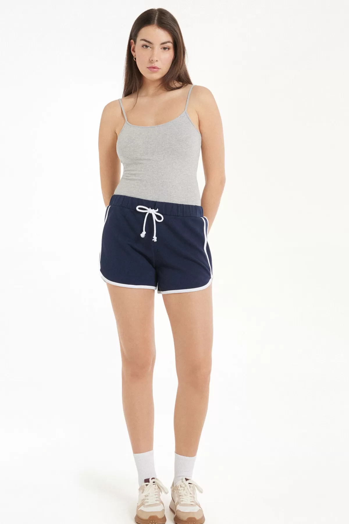 Tezenis Short in Morbida Felpa Donna con Bordo Contrastante - Comodi e Stilosi 

Tezenis Pantaloncini Donna in Felpa Confortevole con Finitura Piping - Ideali per Look Casual 

Shorts Donna Tezenis Felpa Elasticizzata con Rifiniture a Contrasto - Perfetti per il Tempo Libero 

Pantaloncini in Felpa Tezenis Donna con Bordi Decorativi - Massimo Comfort con Stile