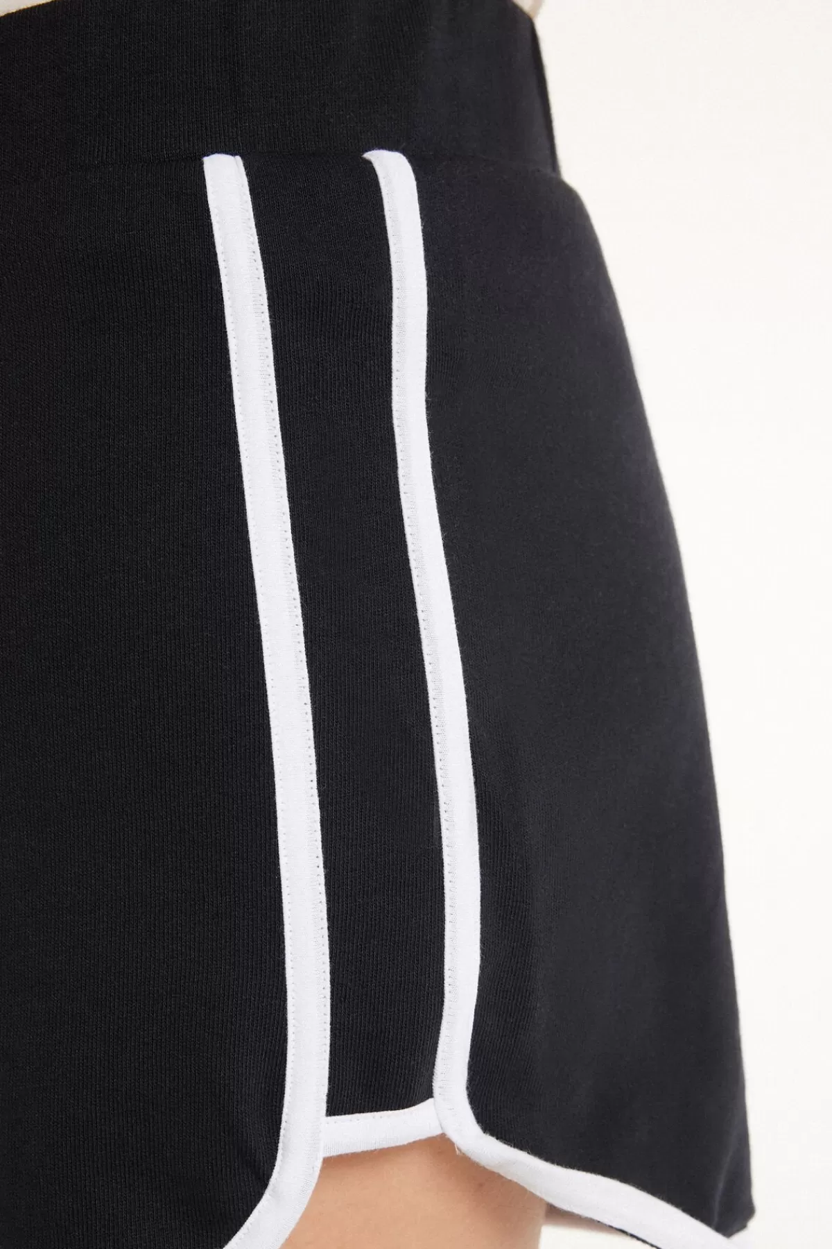 Pantaloncini Sportivi in Felpa Donna con Bordatura a Contrasto - Tezenis Confortevoli e Design Elegante