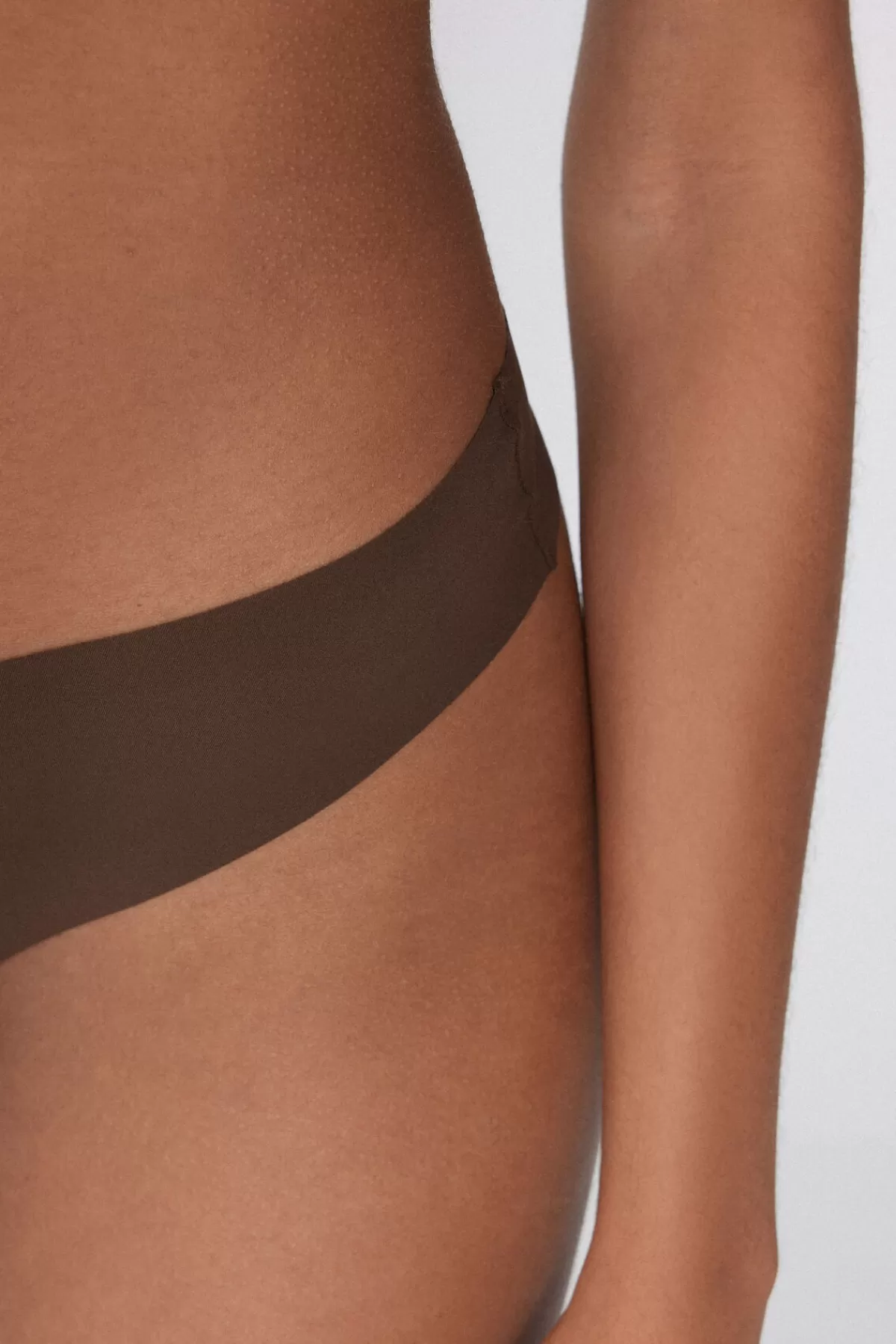 Tezenis Donna: Mutandine Brazilian Sgambato con Dettaglio a Contrasto in Morbida Microfibra Ultra Comfort