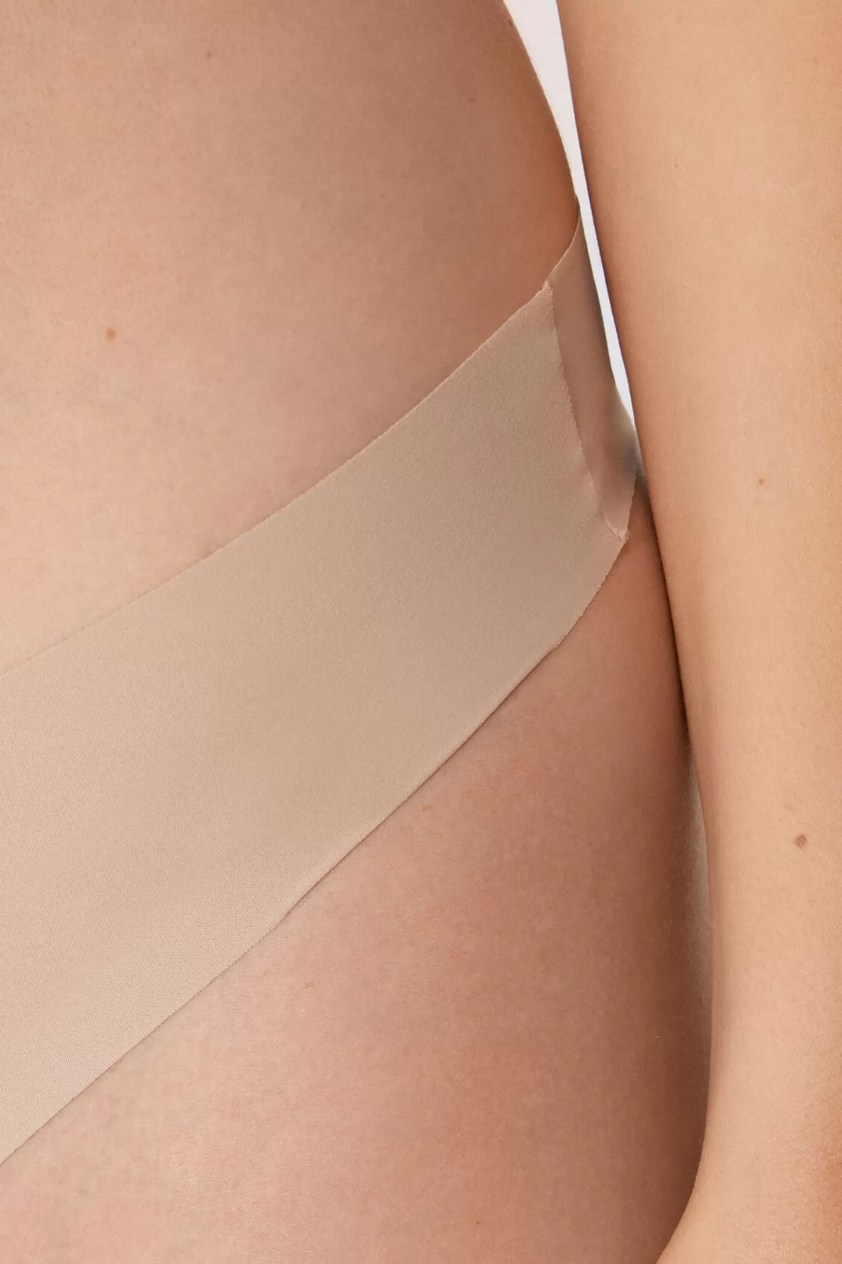 Intimo Femminile Tezenis Modello Brasiliano a Taglio Alto in Microfibra Morbida - Slip Confortevole con Design Avvolgente per Comfort Giornaliero