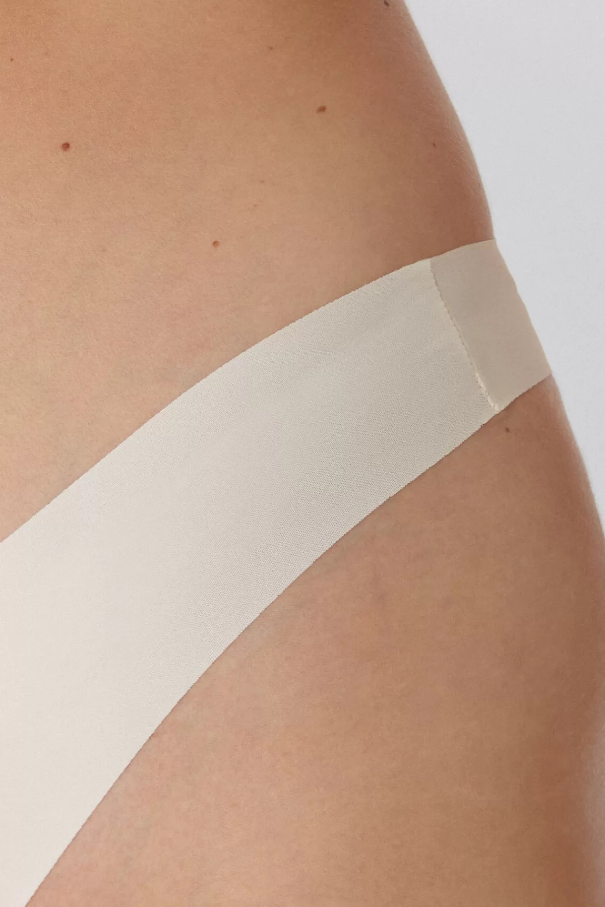 Intimo Donna Perizoma Brasiliano in Microfibra Ultra Morbida - Taglio Sgambato con Finiture Vivo per Comfort Naturale