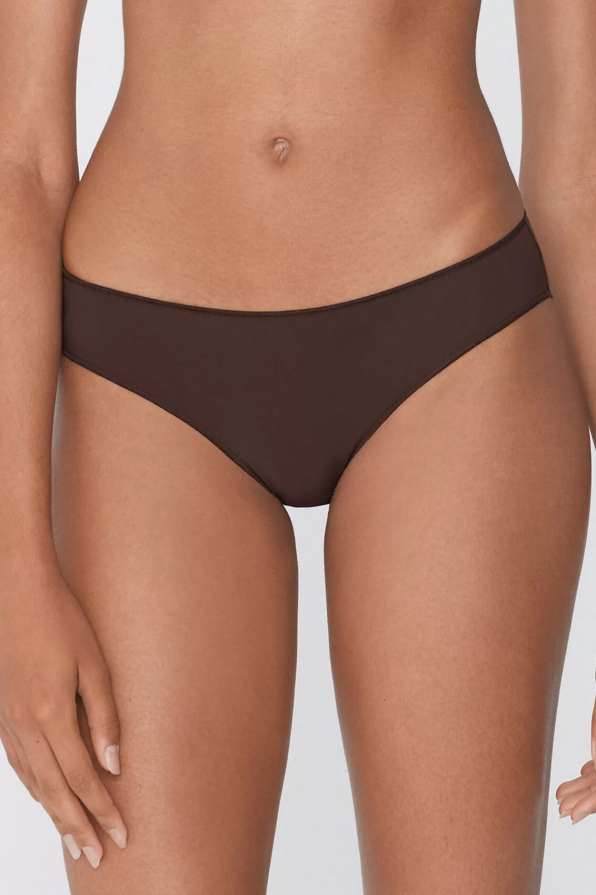 Intimo Classico Tezenis in Tessuto Rigenerato - Comodità Senza Tempo con Microfibra Ecosostenibile 

(Modello Essenziale Donna - Morbida Vestibilità e Design Atemporale con Materiale Riciclato)