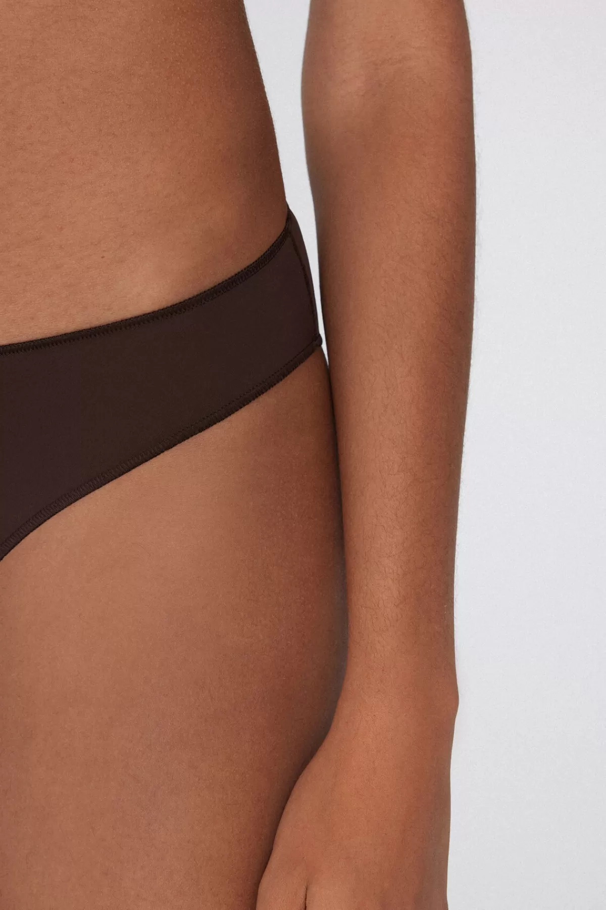 Intimo Classico Tezenis in Tessuto Rigenerato - Comodità Senza Tempo con Microfibra Ecosostenibile 

(Modello Essenziale Donna - Morbida Vestibilità e Design Atemporale con Materiale Riciclato)