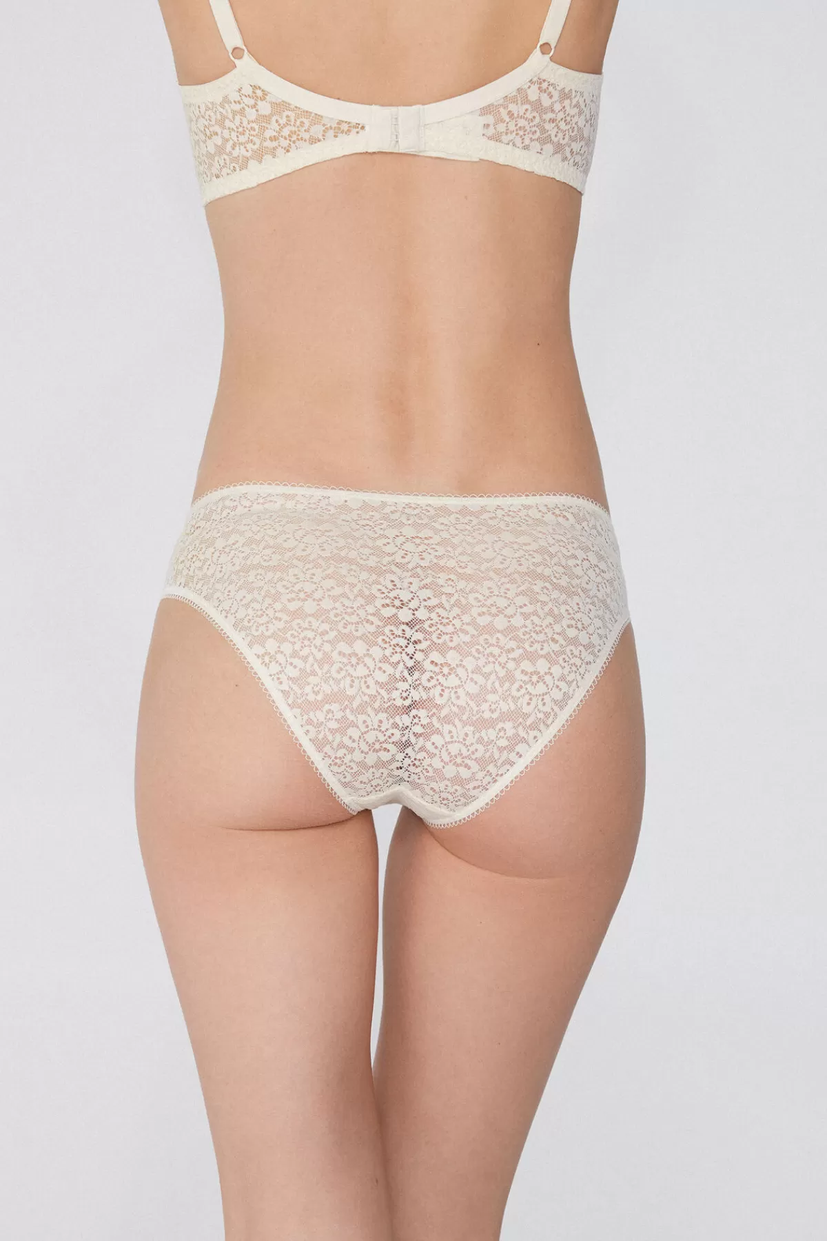 Intimo Femminile Eco-Consapevole: Mutandine Comode con Pizzo Rigenerato - Design Elegante Tezenis