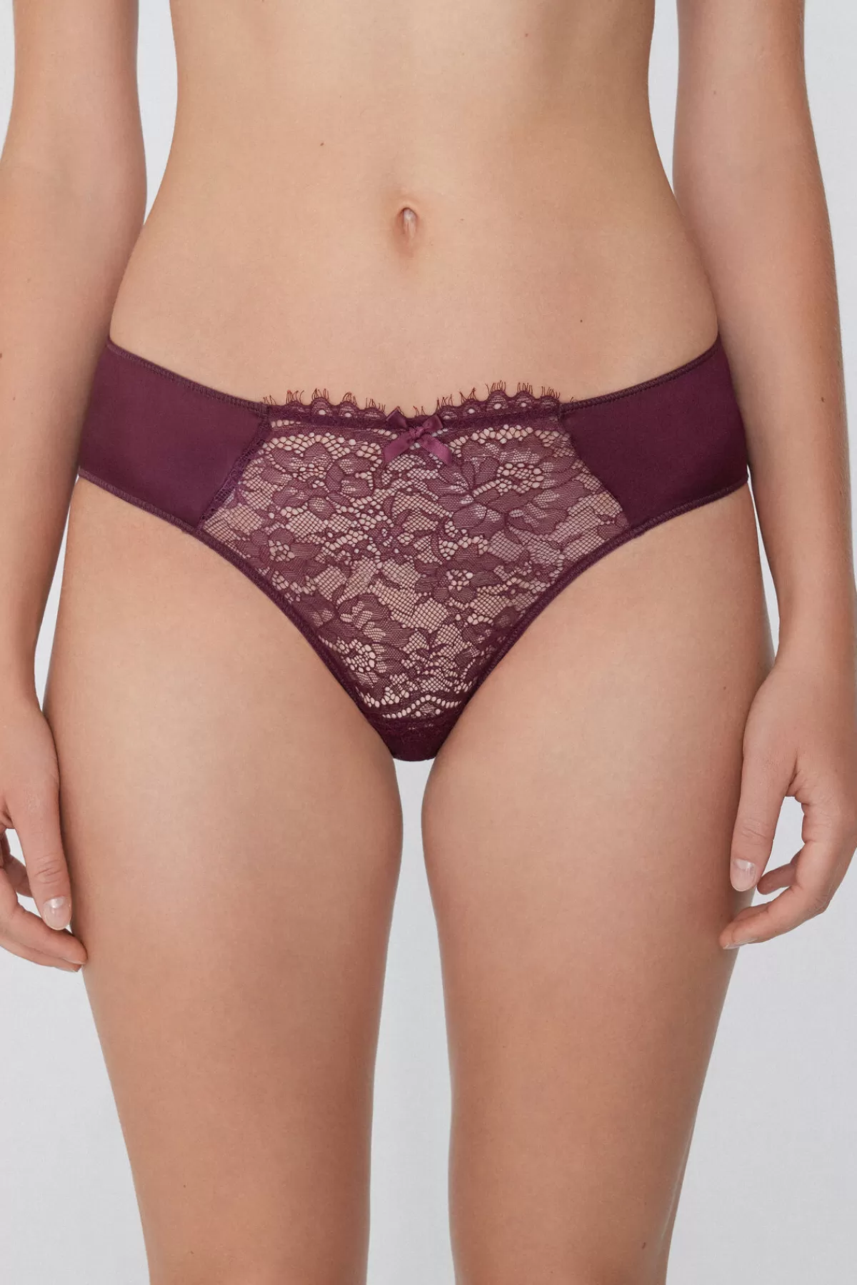 Tezenis Intimo Donna: Luminosità Essenziale con Tocco Brillante