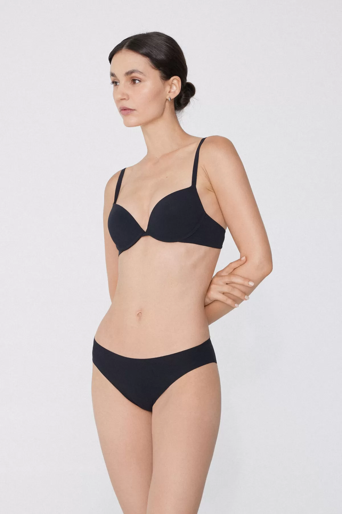 Intimo Avvolgente in Microfibra Ultraleggera - Tezenis Collection Donna  
Design anatomico con scollo arricciato, conforto senza pari  
Composizione esclusiva traspirante, perfetto per il tuo benessere quotidiano