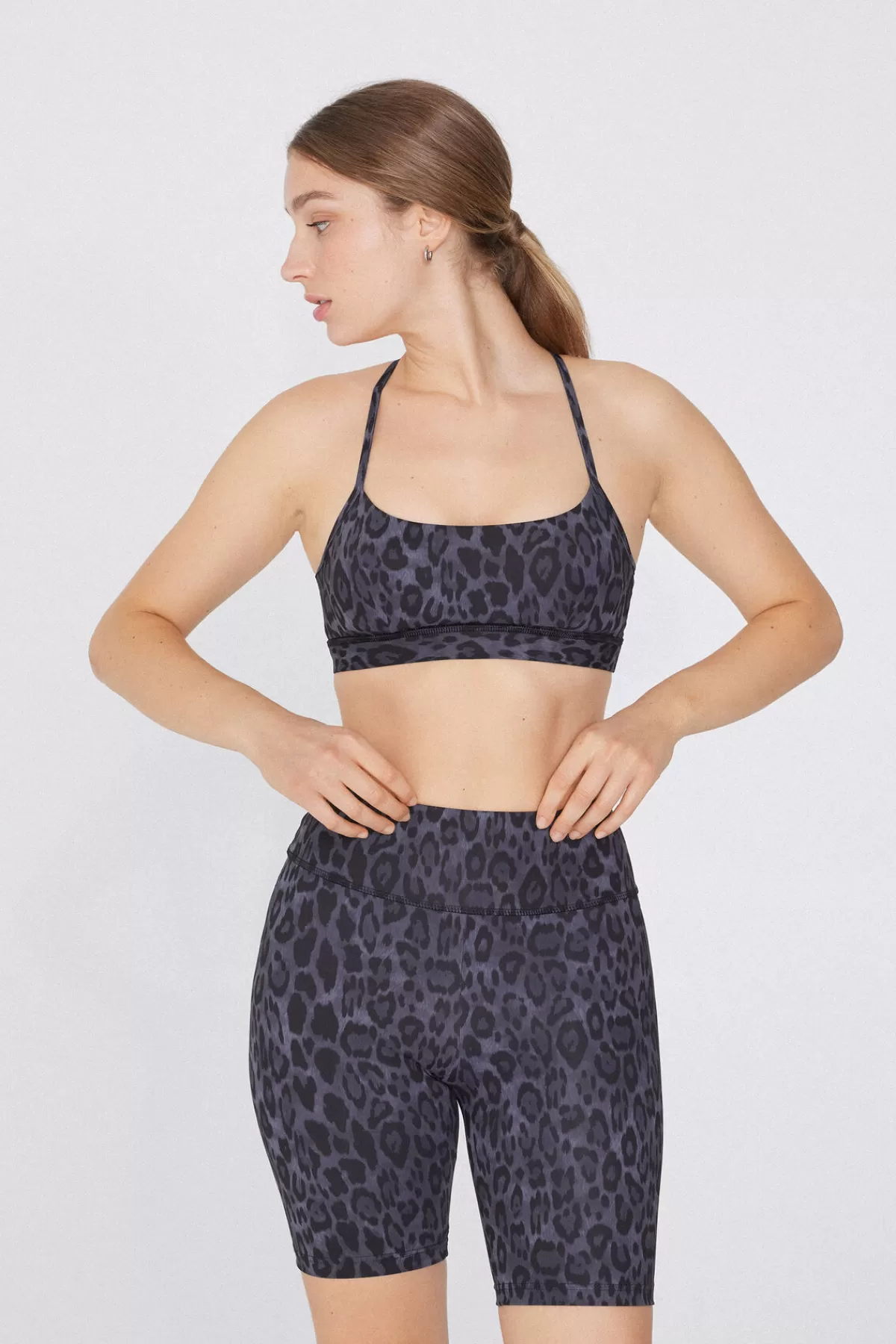 Tezenis Reggiseno Sportivo Donna con Imbottitura Morbida e Spalline Ultra Sottili - Design Ergonomico per Comfort Ottimale