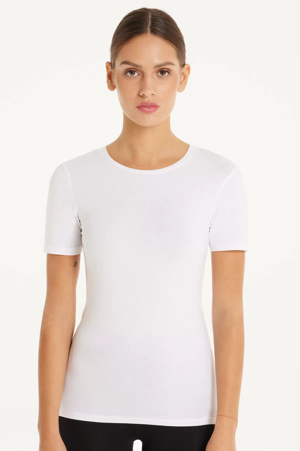 Maglietta Tezenis Donna in morbido cotone stretch con girocollo classico - Comodità quotidiana senza rinunciare allo stile