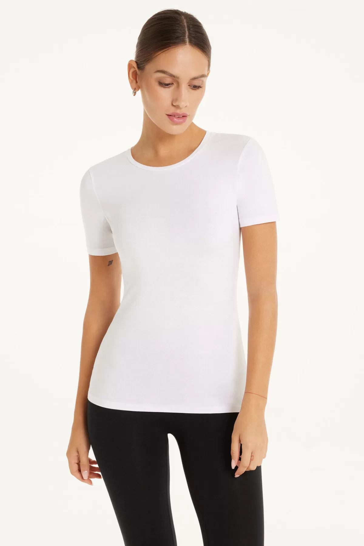 Maglietta Tezenis Donna in morbido cotone stretch con girocollo classico - Comodità quotidiana senza rinunciare allo stile