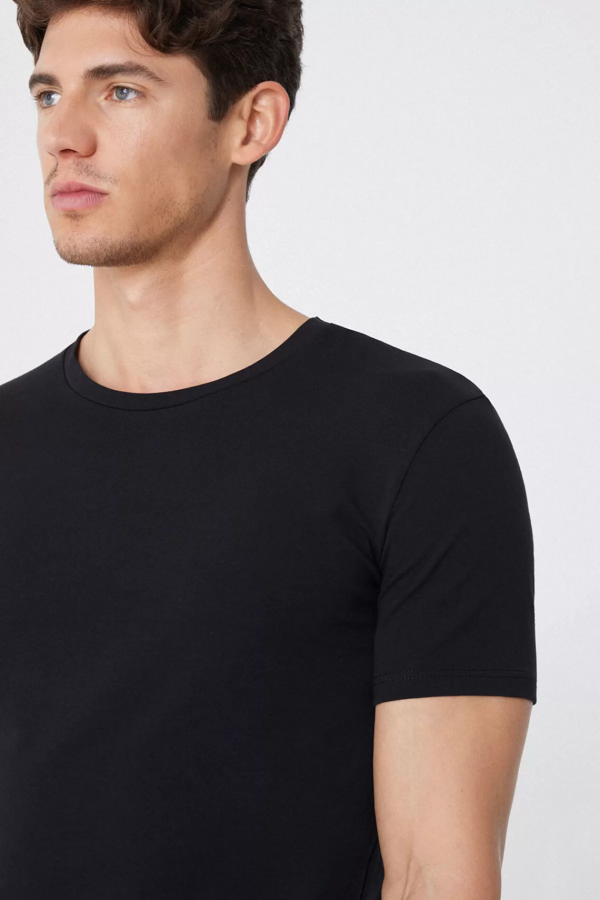 Maglietta Tezenis Donna con tessuto elasticizzato in cotone ultra morbido - Taglio comodo e vestibilità perfetta per tutti i giorni 

(：，，API)