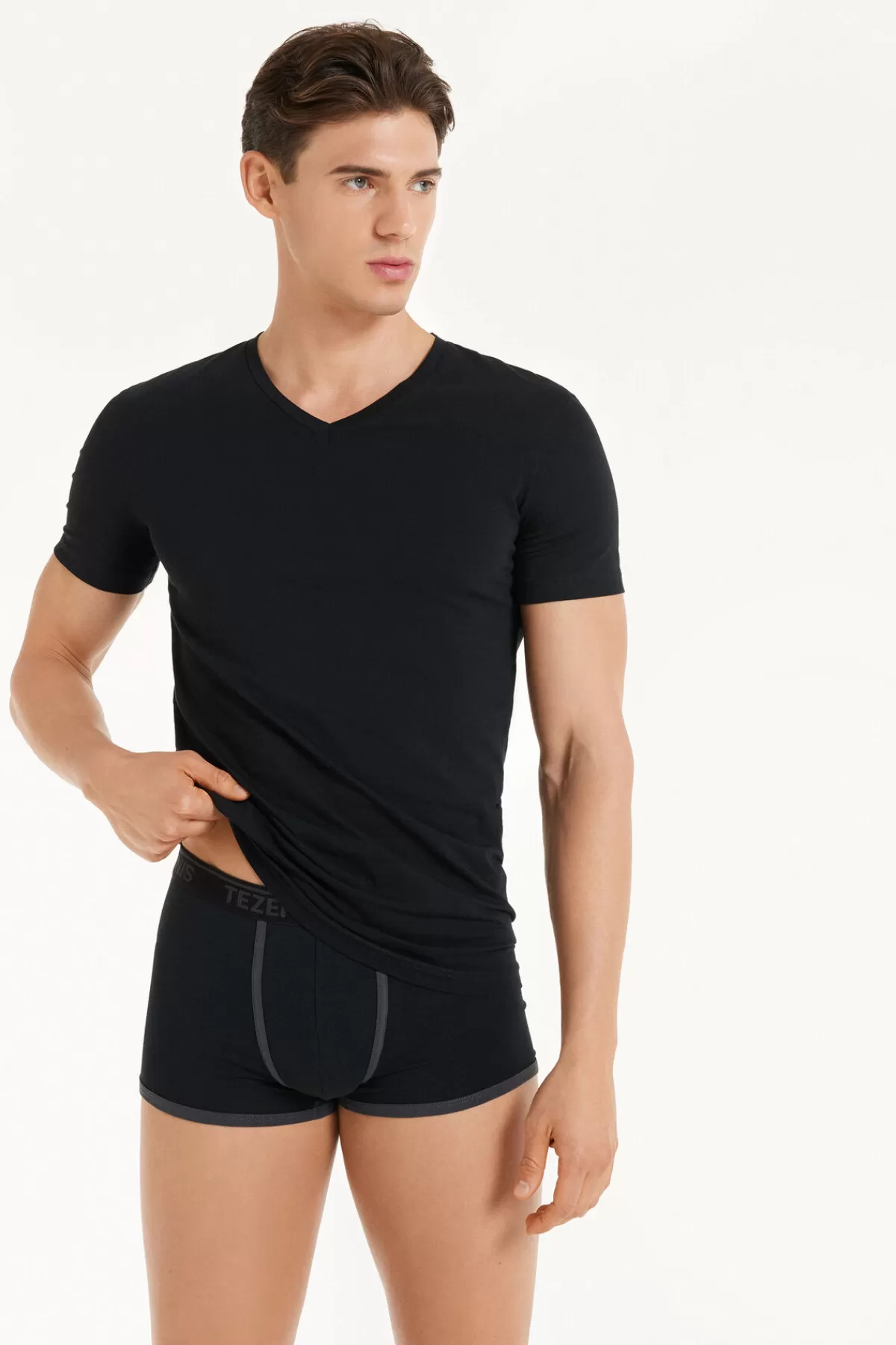 Maglietta Uomo Tezenis con Scollo a V in Cotone Elastico - Comfort e Stile per Tutto il Giorno