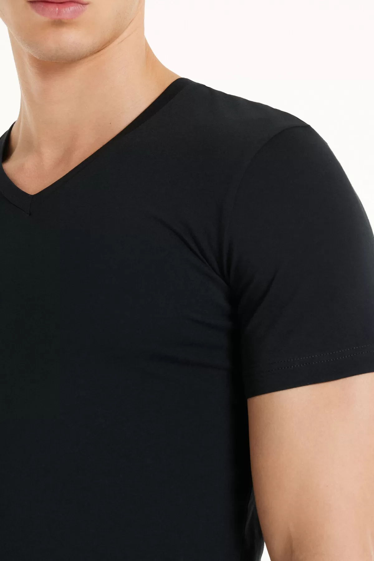 Maglietta Uomo Tezenis con Scollo a V in Cotone Elastico - Comfort e Stile per Tutto il Giorno